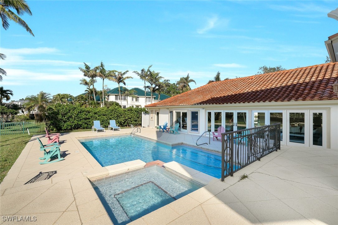 350 Bow Line Bnd Naples, FL 34103