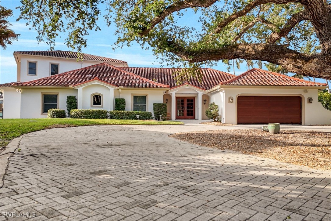 350 Bow Line Bnd Naples, FL 34103