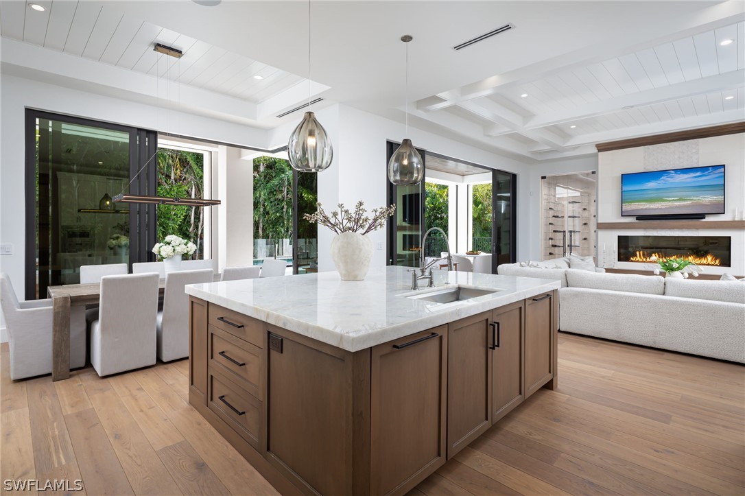 3636 Crayton Rd Naples, FL 34103