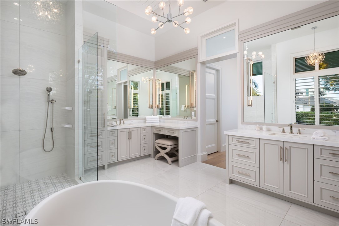 3636 Crayton Rd Naples, FL 34103