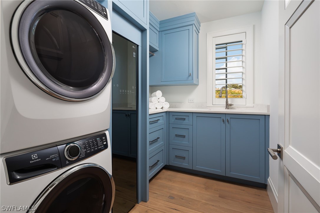 3636 Crayton Rd Naples, FL 34103