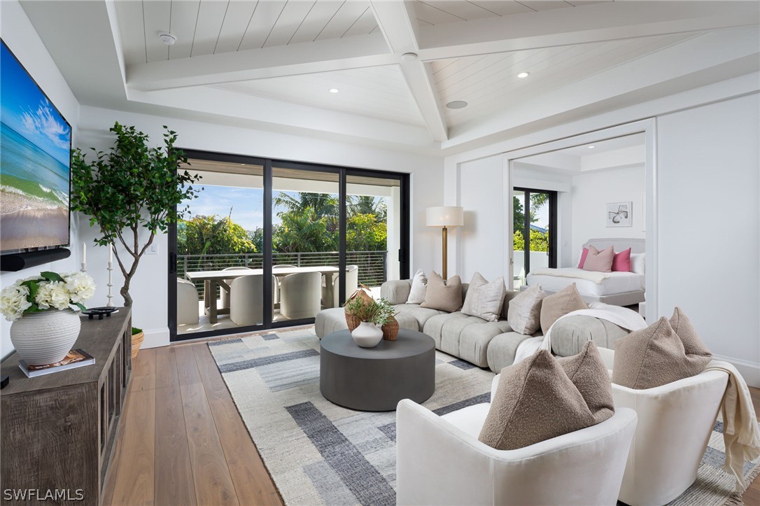 3636 Crayton Rd Naples, FL 34103