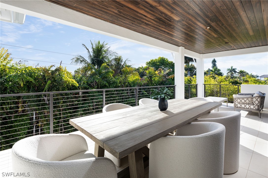 3636 Crayton Rd Naples, FL 34103