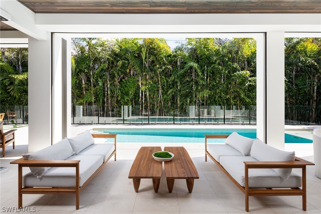 3636 Crayton Rd Naples, FL 34103