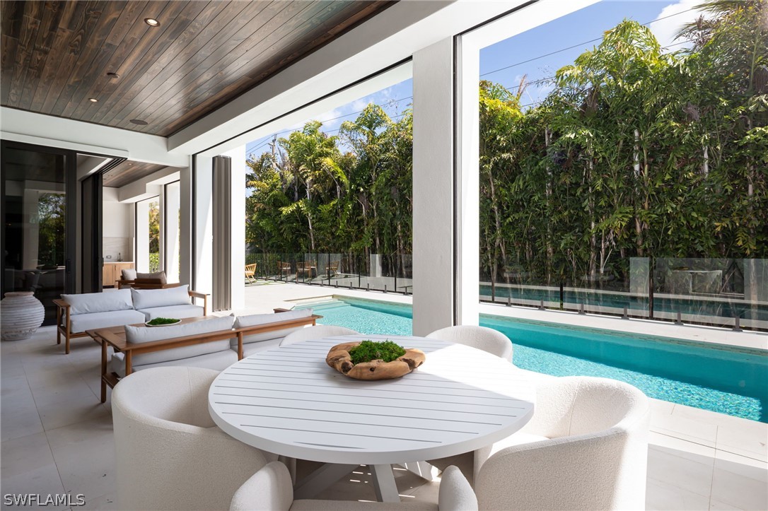 3636 Crayton Rd Naples, FL 34103