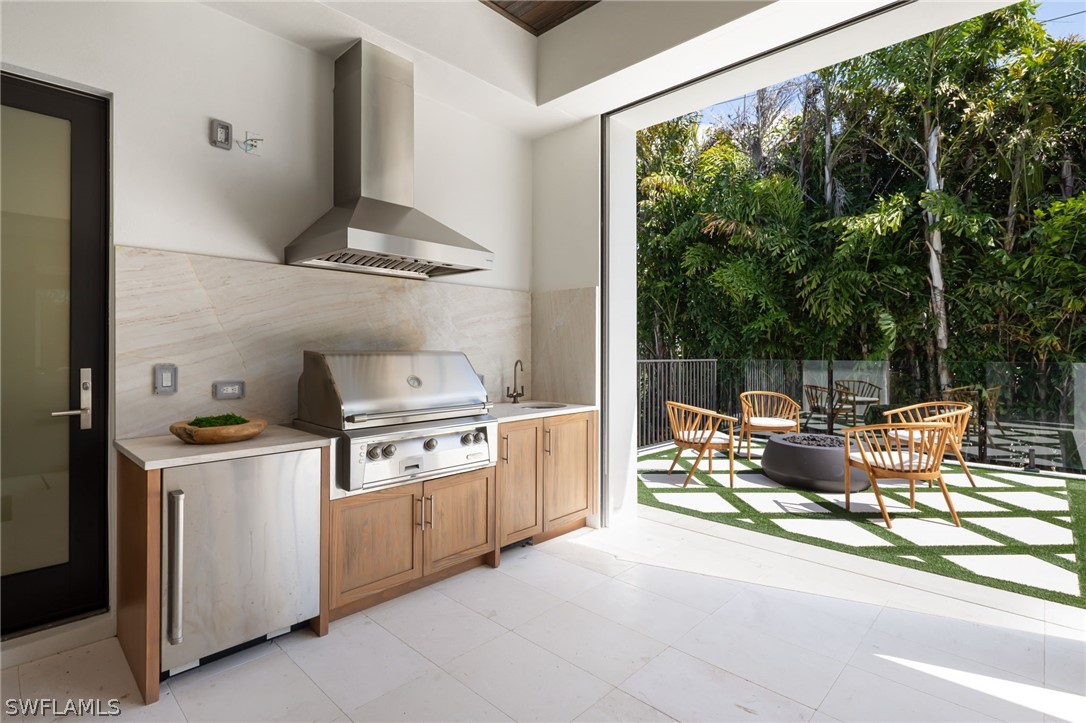 3636 Crayton Rd Naples, FL 34103