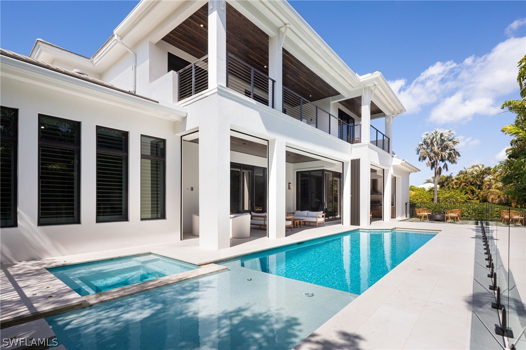 3636 Crayton Rd Naples, FL 34103