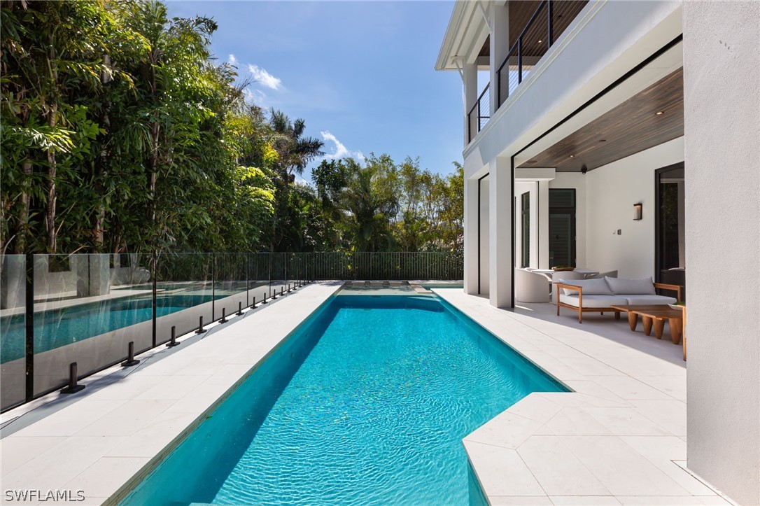 3636 Crayton Rd Naples, FL 34103