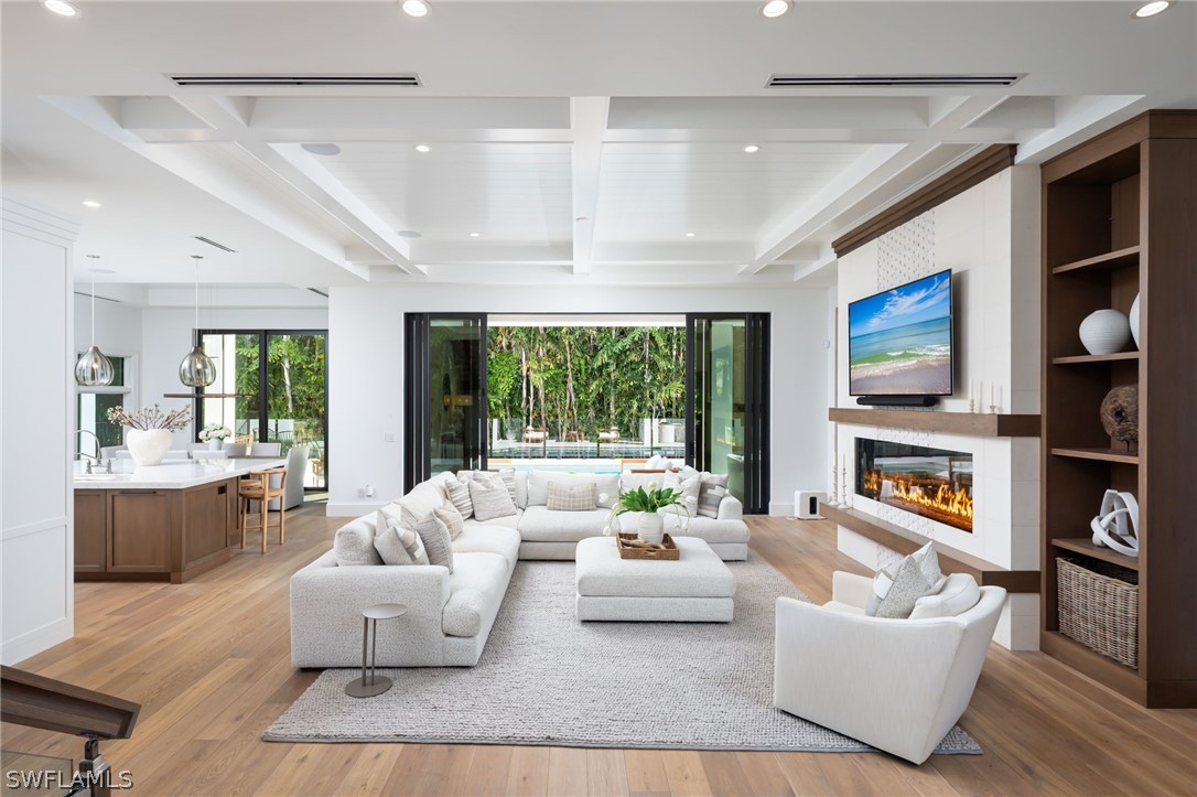 3636 Crayton Rd Naples, FL 34103