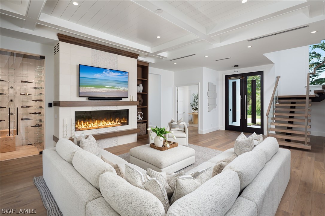 3636 Crayton Rd Naples, FL 34103