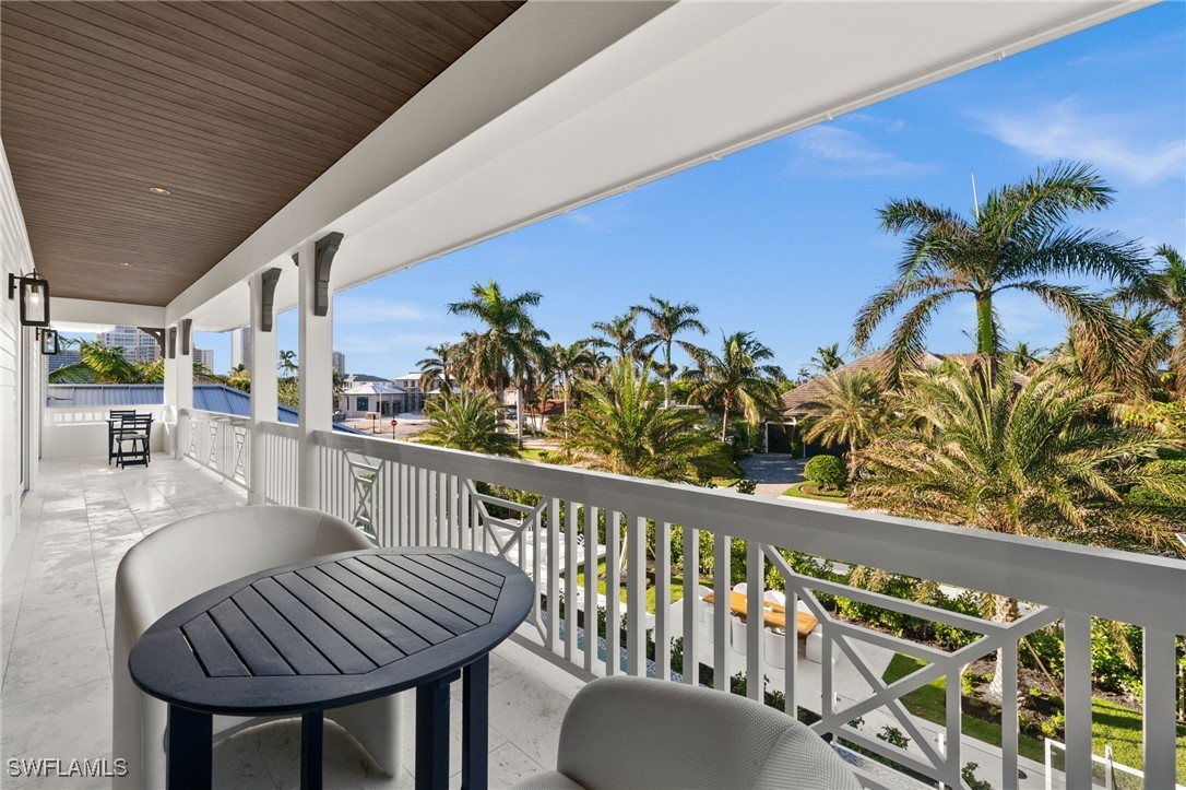 506 Neapolitan Ln Naples, FL 34103