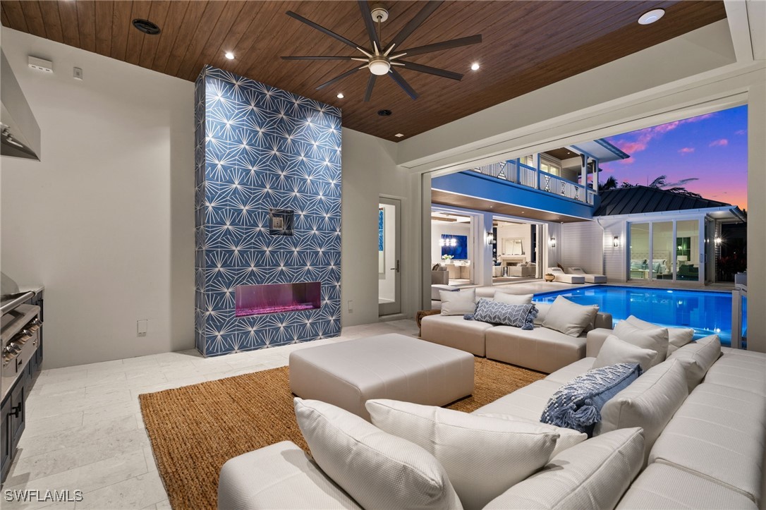 506 Neapolitan Ln Naples, FL 34103