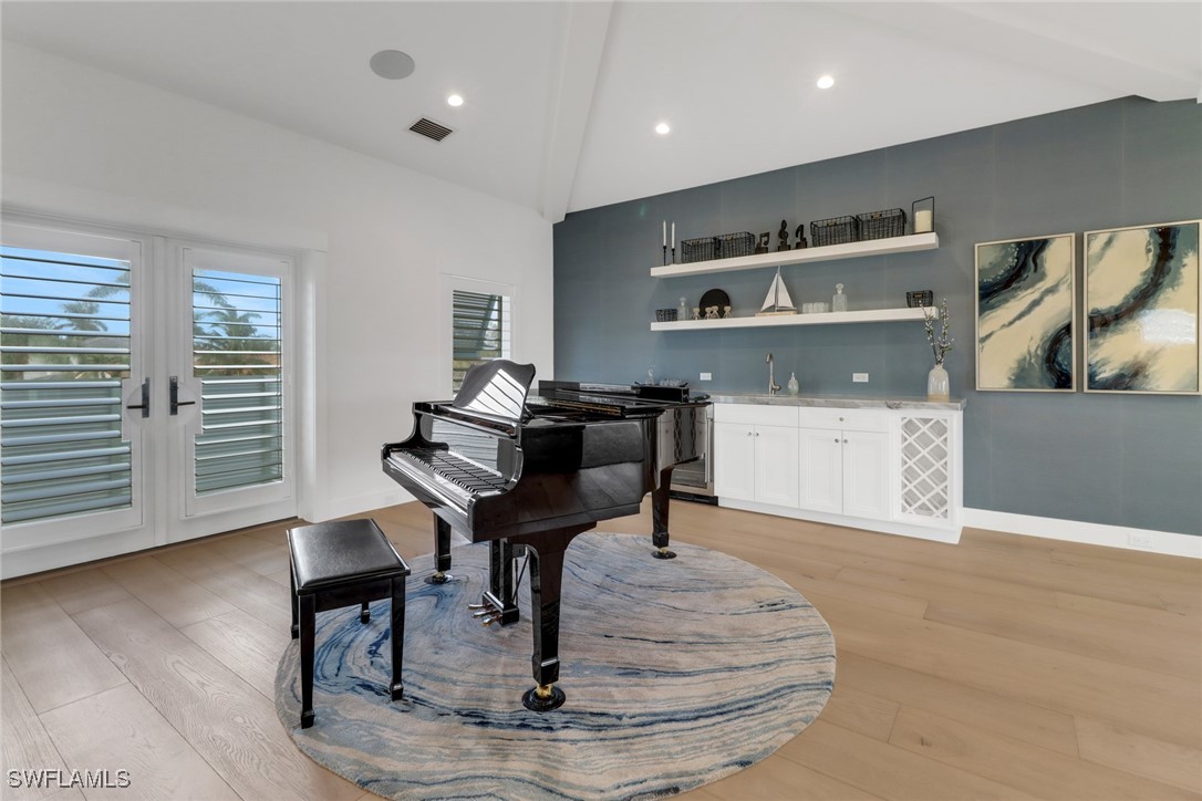 1300 Cobia Ct Naples, FL 34102