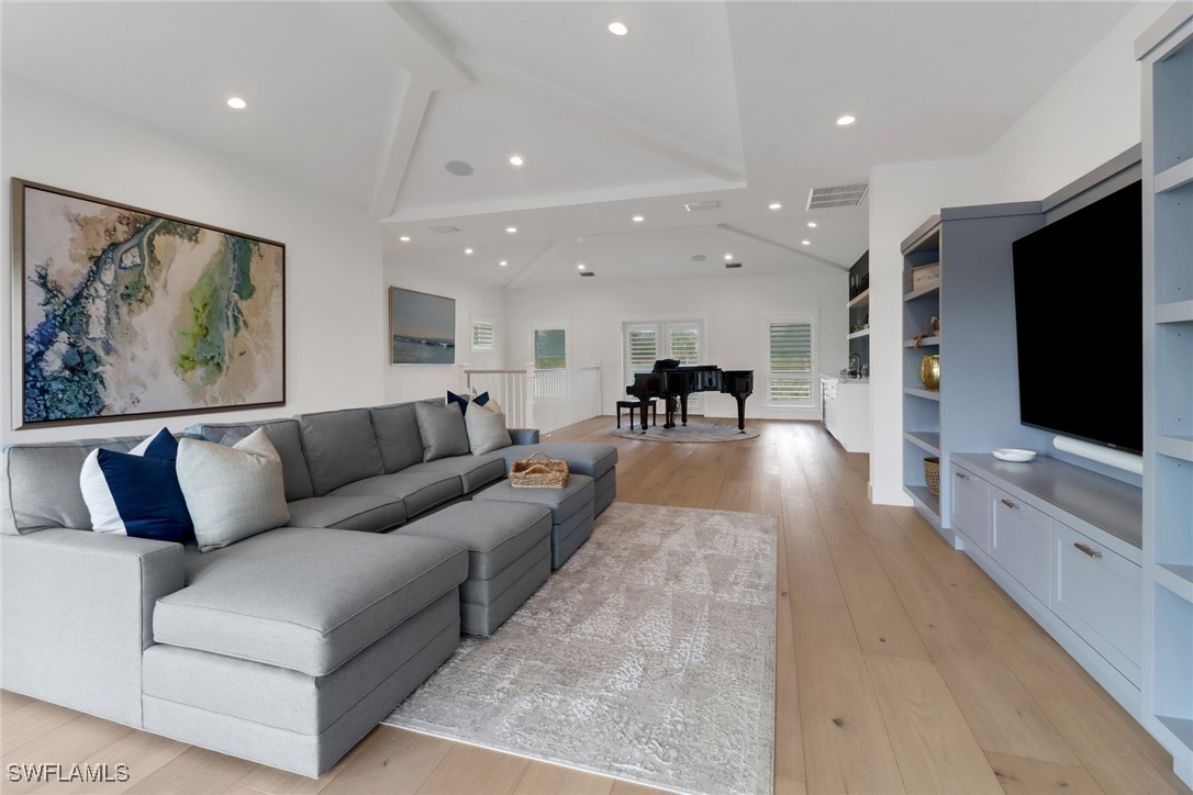 1300 Cobia Ct Naples, FL 34102