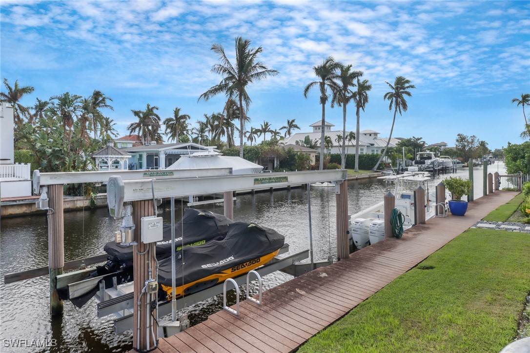 1300 Cobia Ct Naples, FL 34102