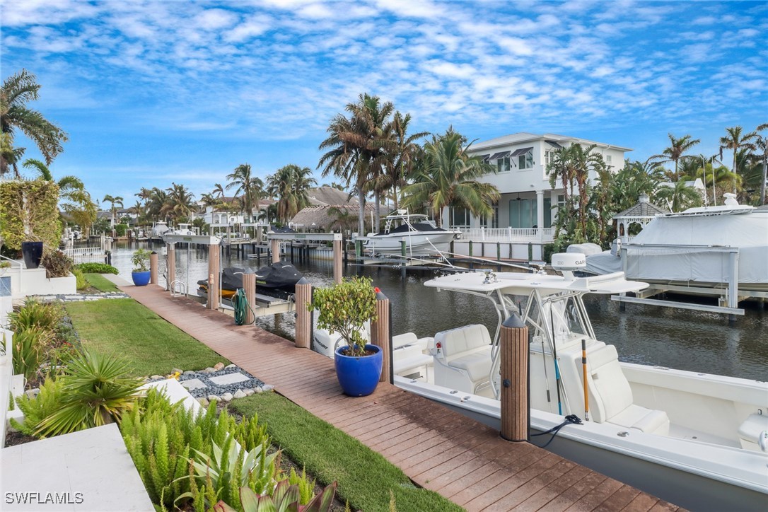 1300 Cobia Ct Naples, FL 34102