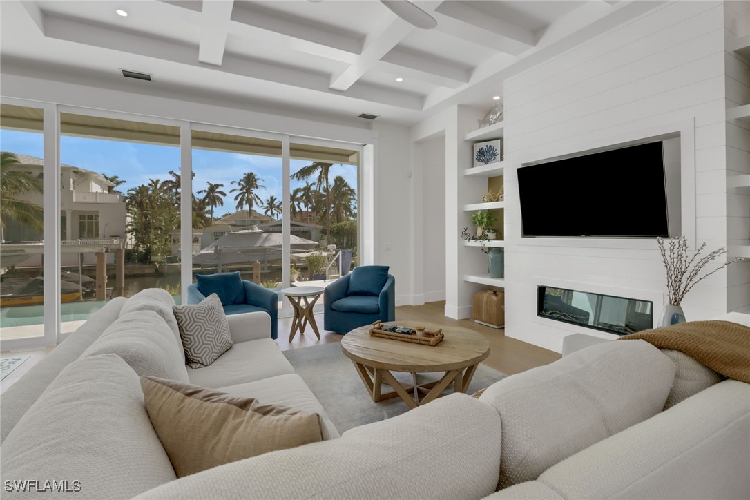 1300 Cobia Ct Naples, FL 34102