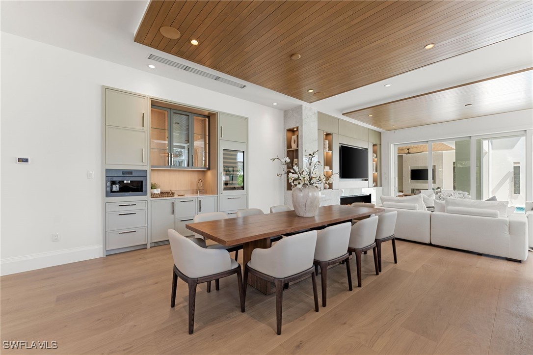 581 14th Ave Naples, FL 34102