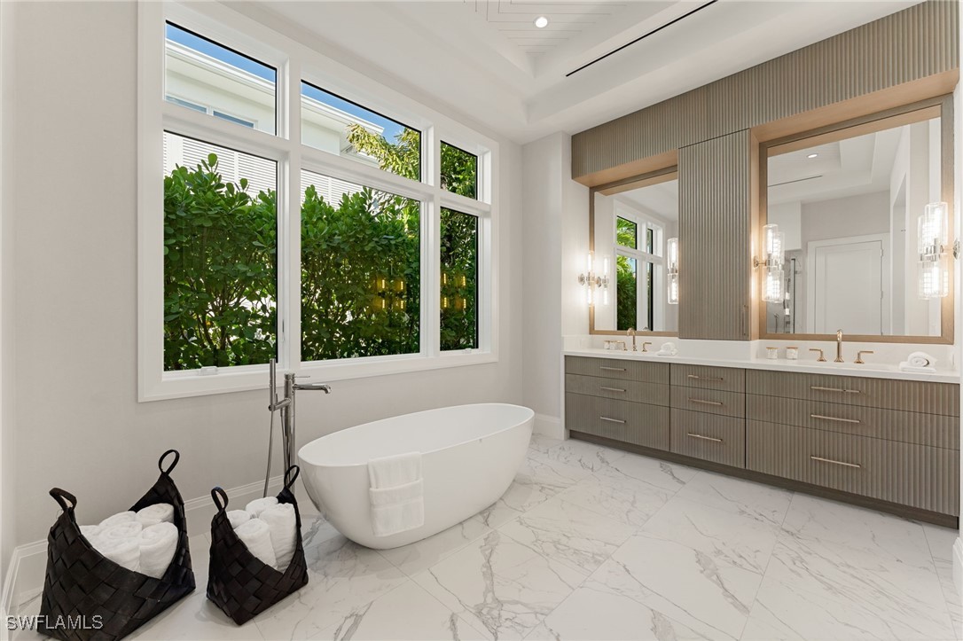 581 14th Ave Naples, FL 34102