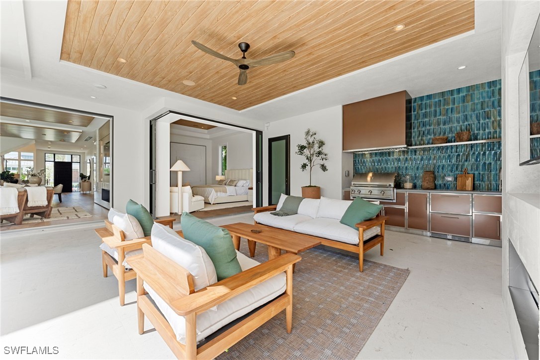 581 14th Ave Naples, FL 34102