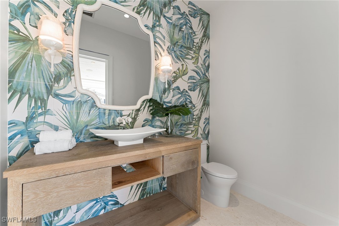 581 14th Ave Naples, FL 34102