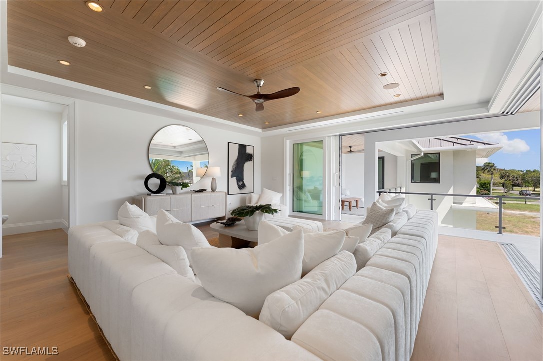 581 14th Ave Naples, FL 34102