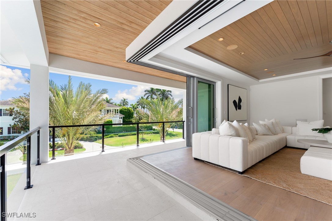 581 14th Ave Naples, FL 34102