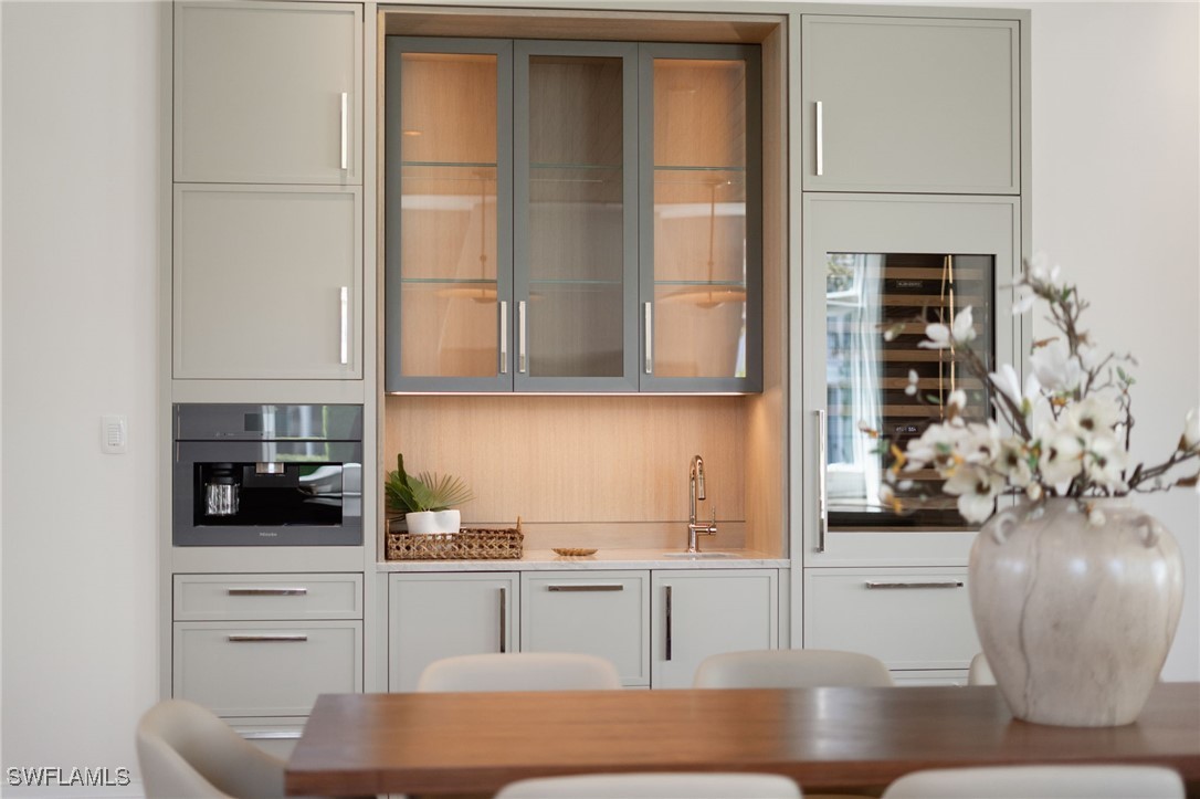 581 14th Ave Naples, FL 34102