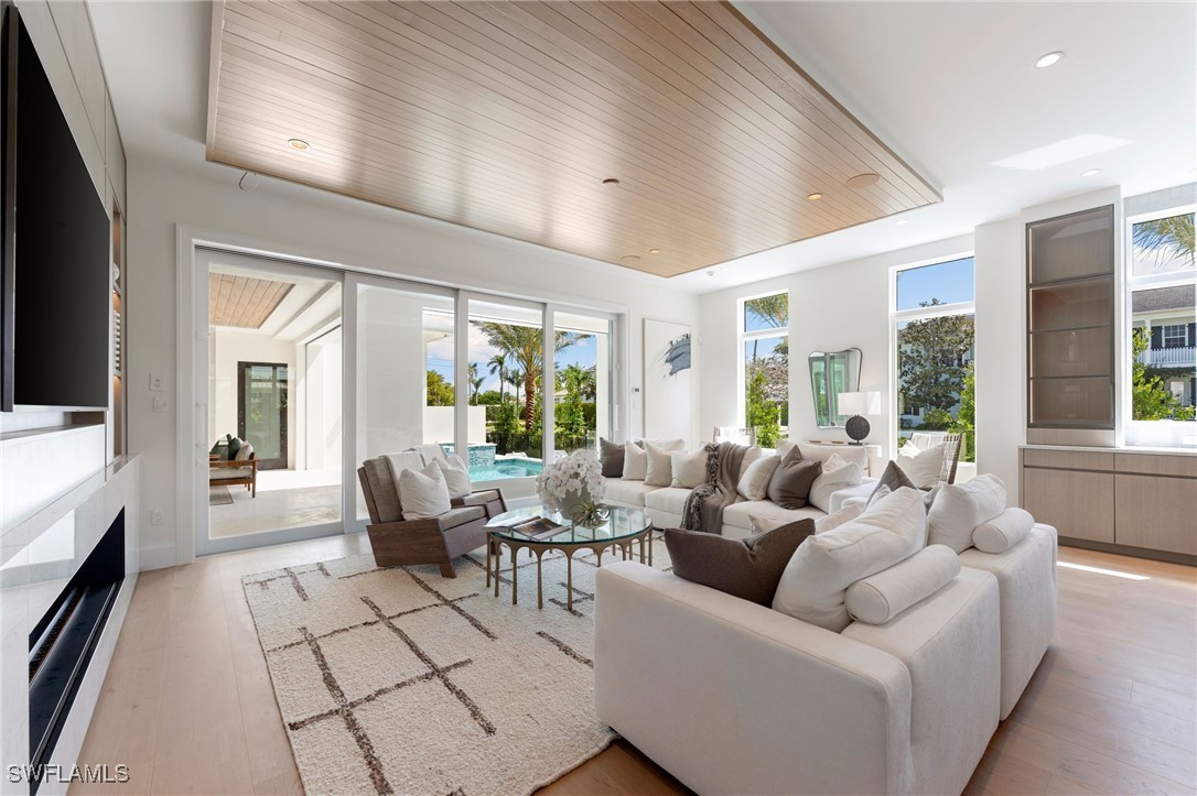 581 14th Ave Naples, FL 34102