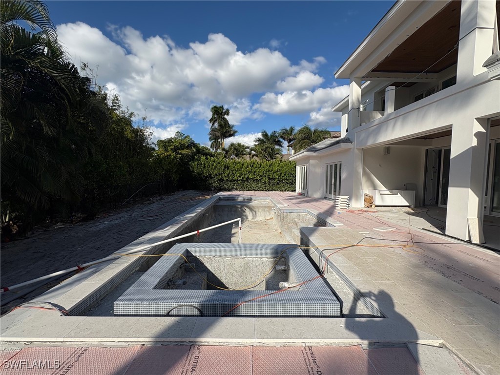 1985 Crayton Rd Naples, FL 34102