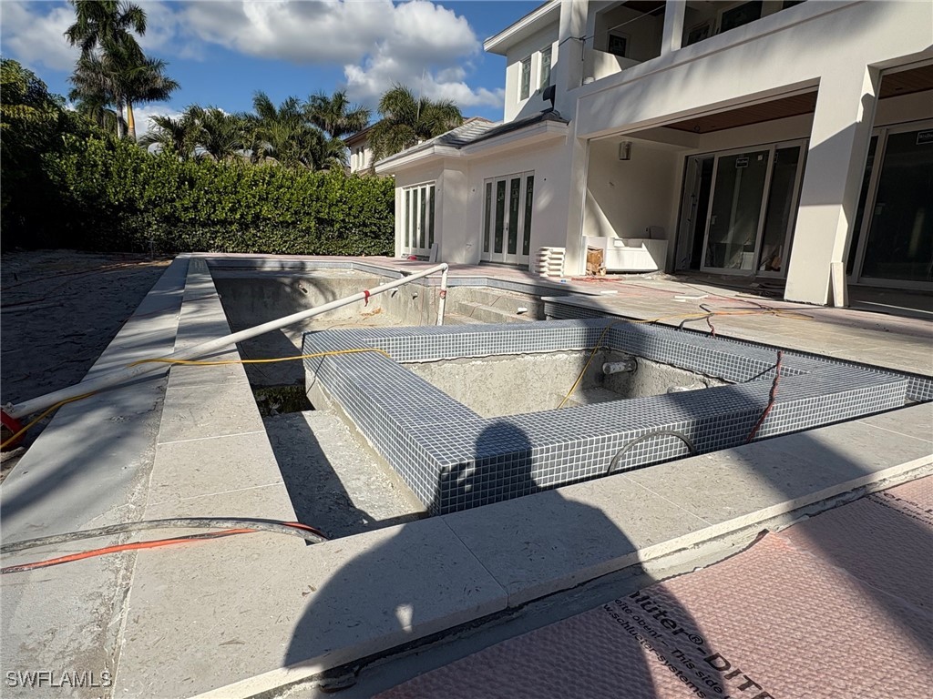 1985 Crayton Rd Naples, FL 34102