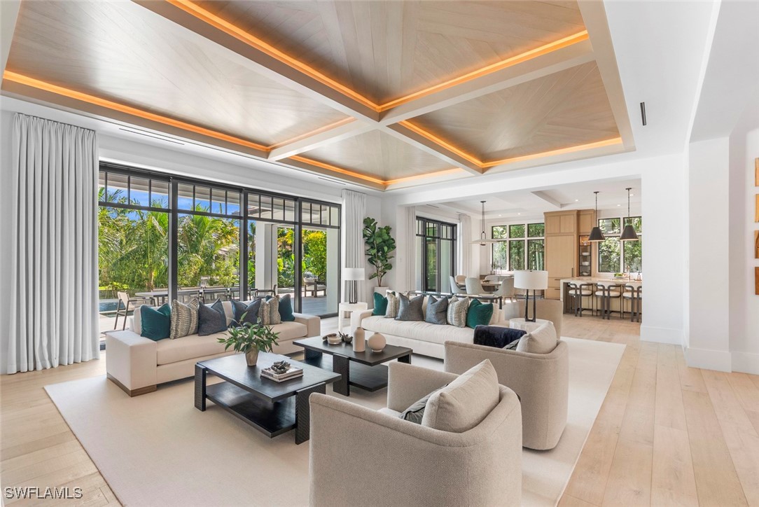 2231 Forrest Ln Naples, FL 34102