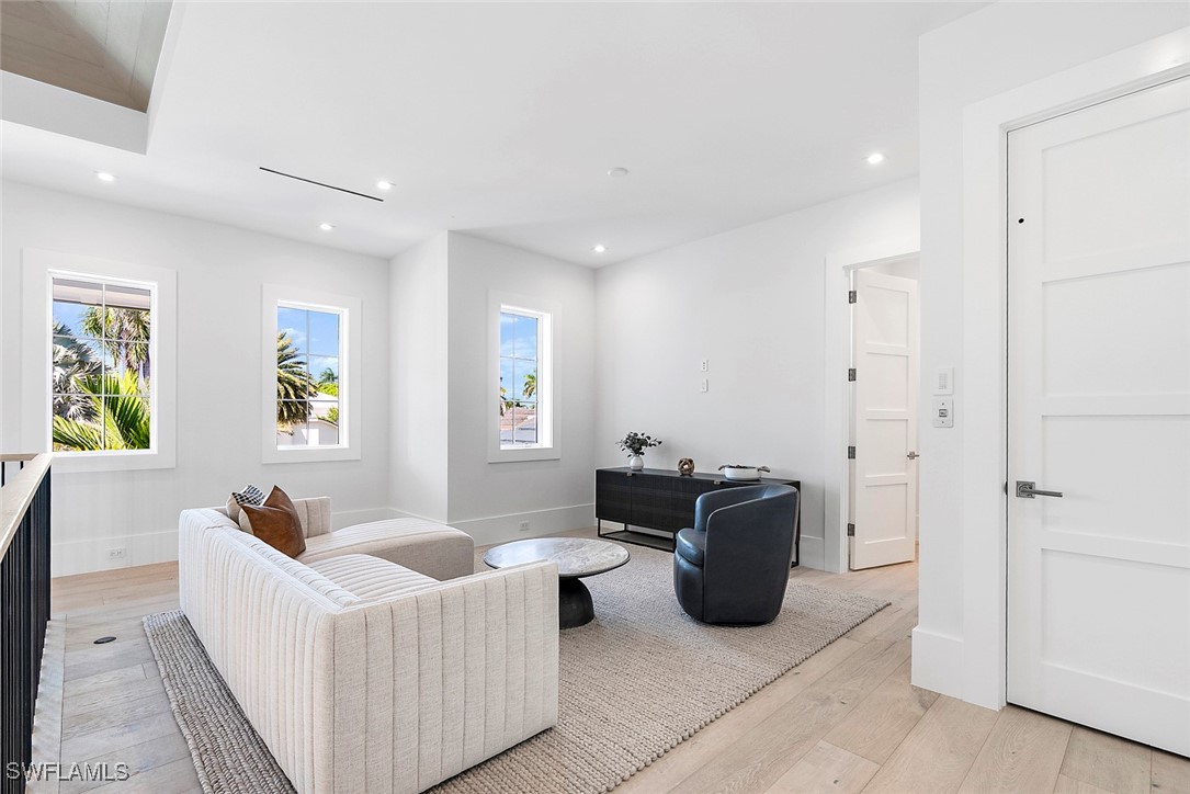 2231 Forrest Ln Naples, FL 34102