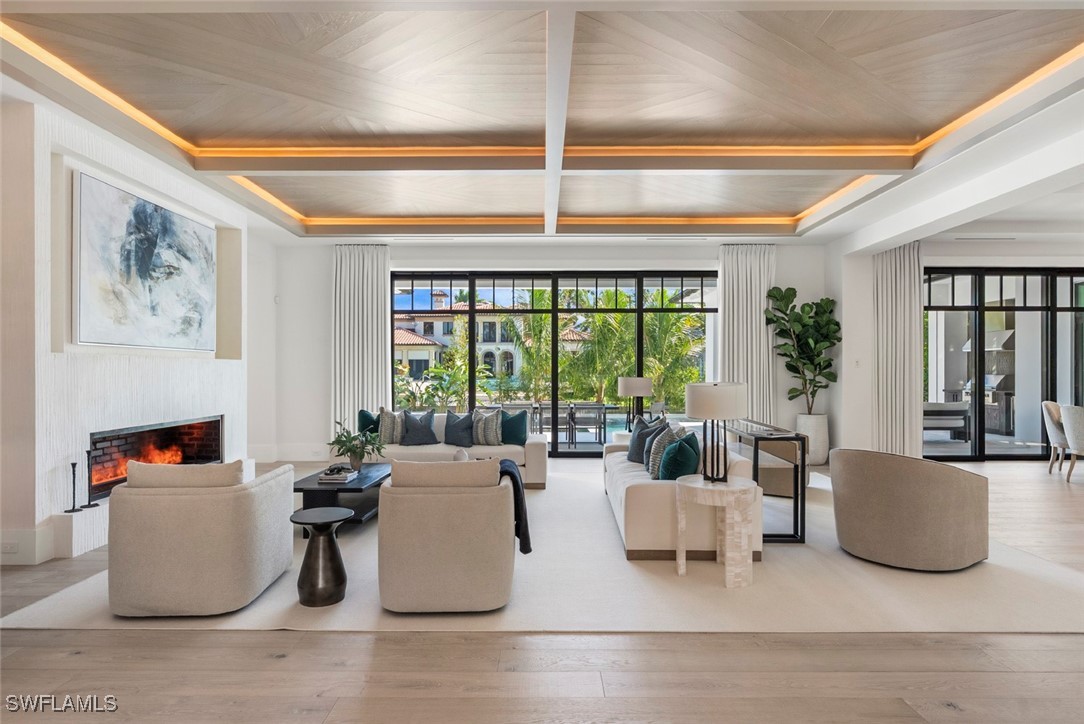 2231 Forrest Ln Naples, FL 34102