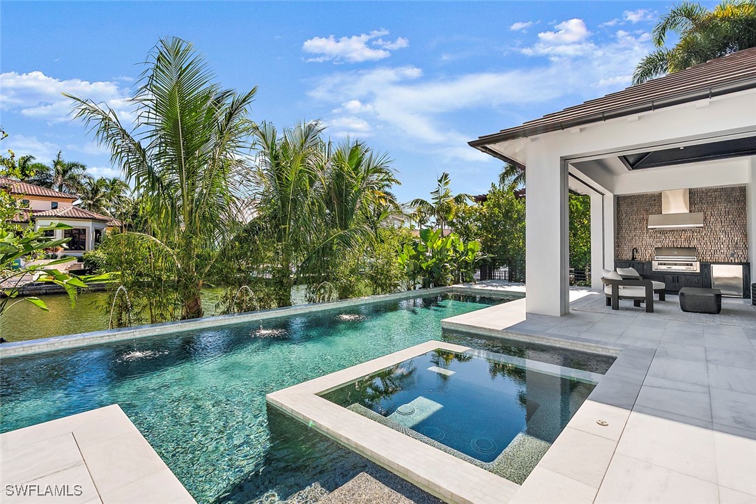 2231 Forrest Ln Naples, FL 34102