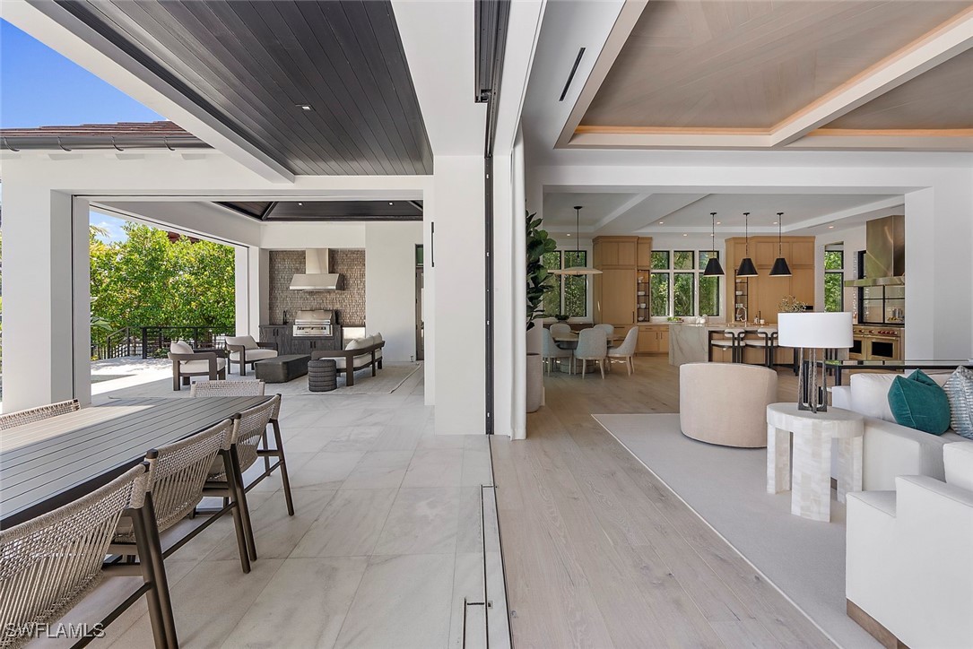 2231 Forrest Ln Naples, FL 34102