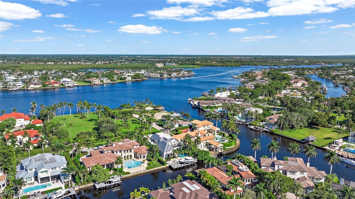 2231 Forrest Ln Naples, FL 34102